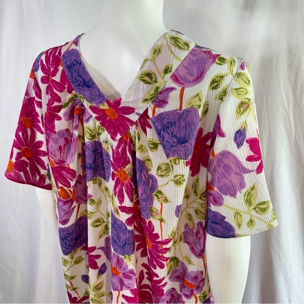 Haband Women’s Vintage Lightweight Floral V-Neck Lounge Night Dress - Picture 4 of 6